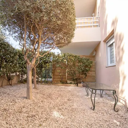 60m With Gardens With Pool Tennis Apartment