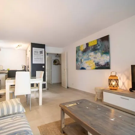 60m With Gardens With Pool Tennis Apartment *
