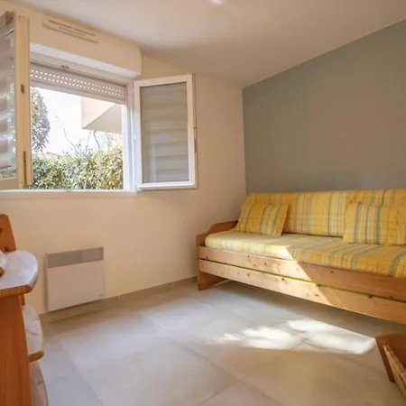 60m With Gardens With Pool Tennis Saint-Raphael (Var)